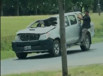 Todavía sirve: el video de una Hilux prácticamente destruida remolcando una Ranger en Funes explotó en redes